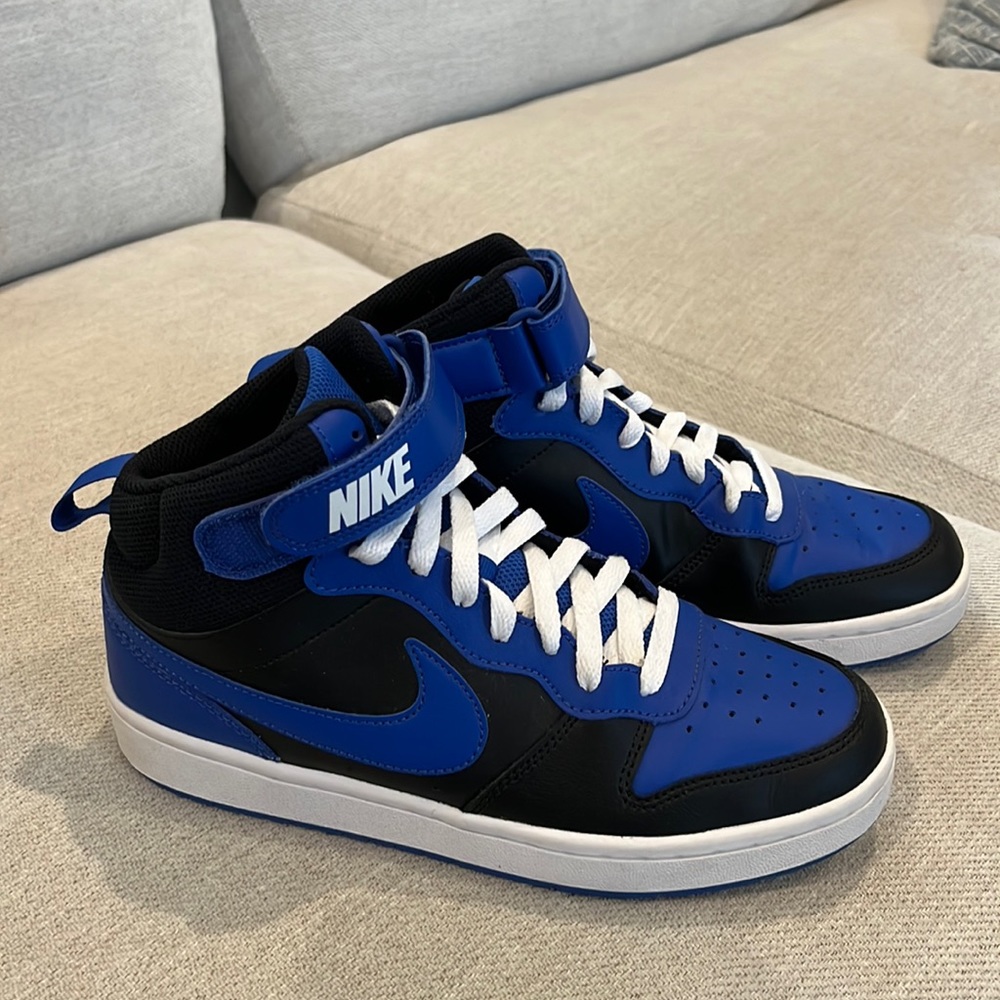 Nike Court Borough Mid 6.5 Y like new!